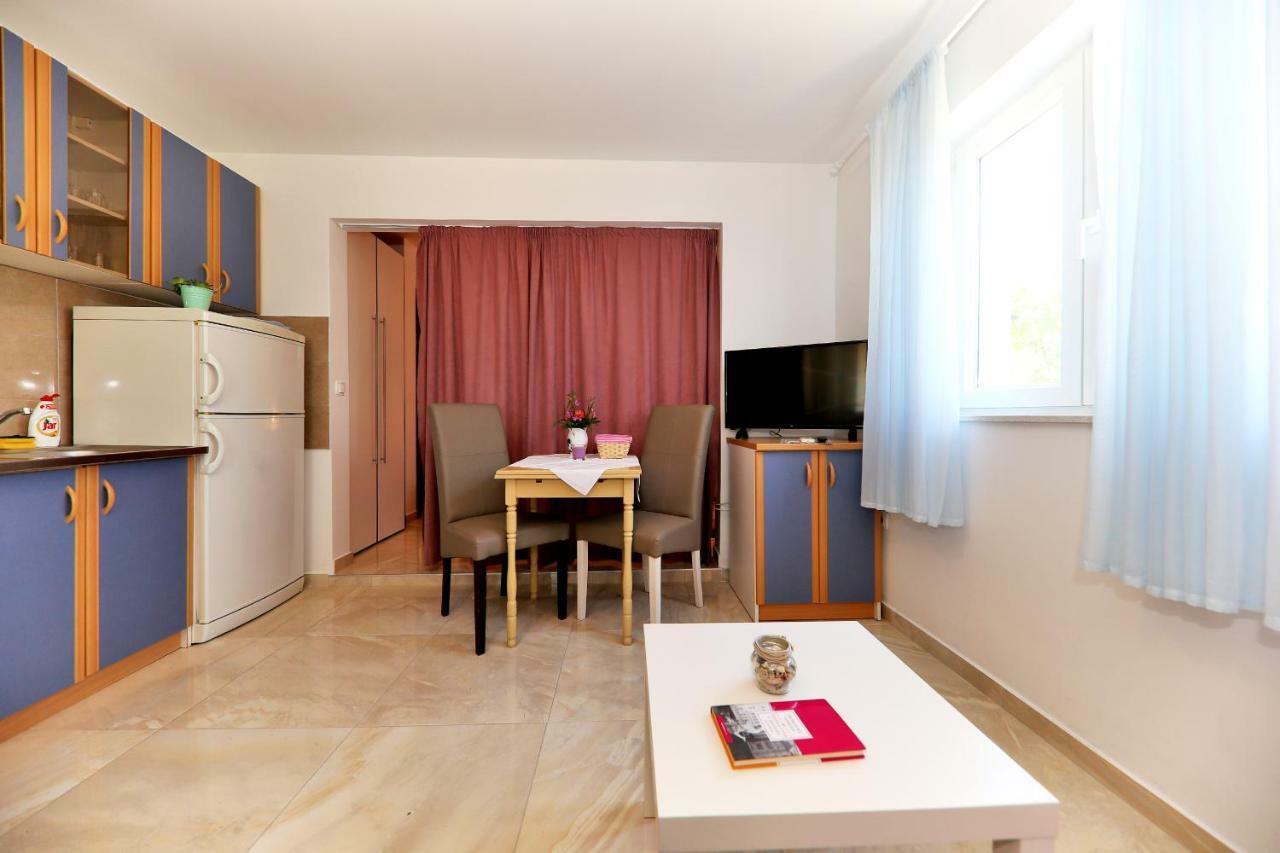 Apartments Anka Rtina Esterno foto